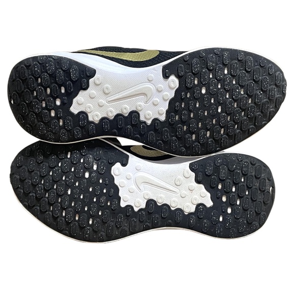 Nike Revolution 7 Athletic Running Shoes Black & Gold Men Size 11 Pre-owned - Picture 8 of 9